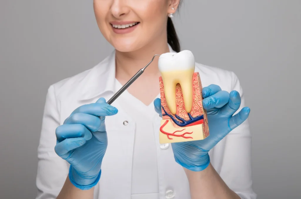 Dentista Fazendo Tatamento De Canal No Dente